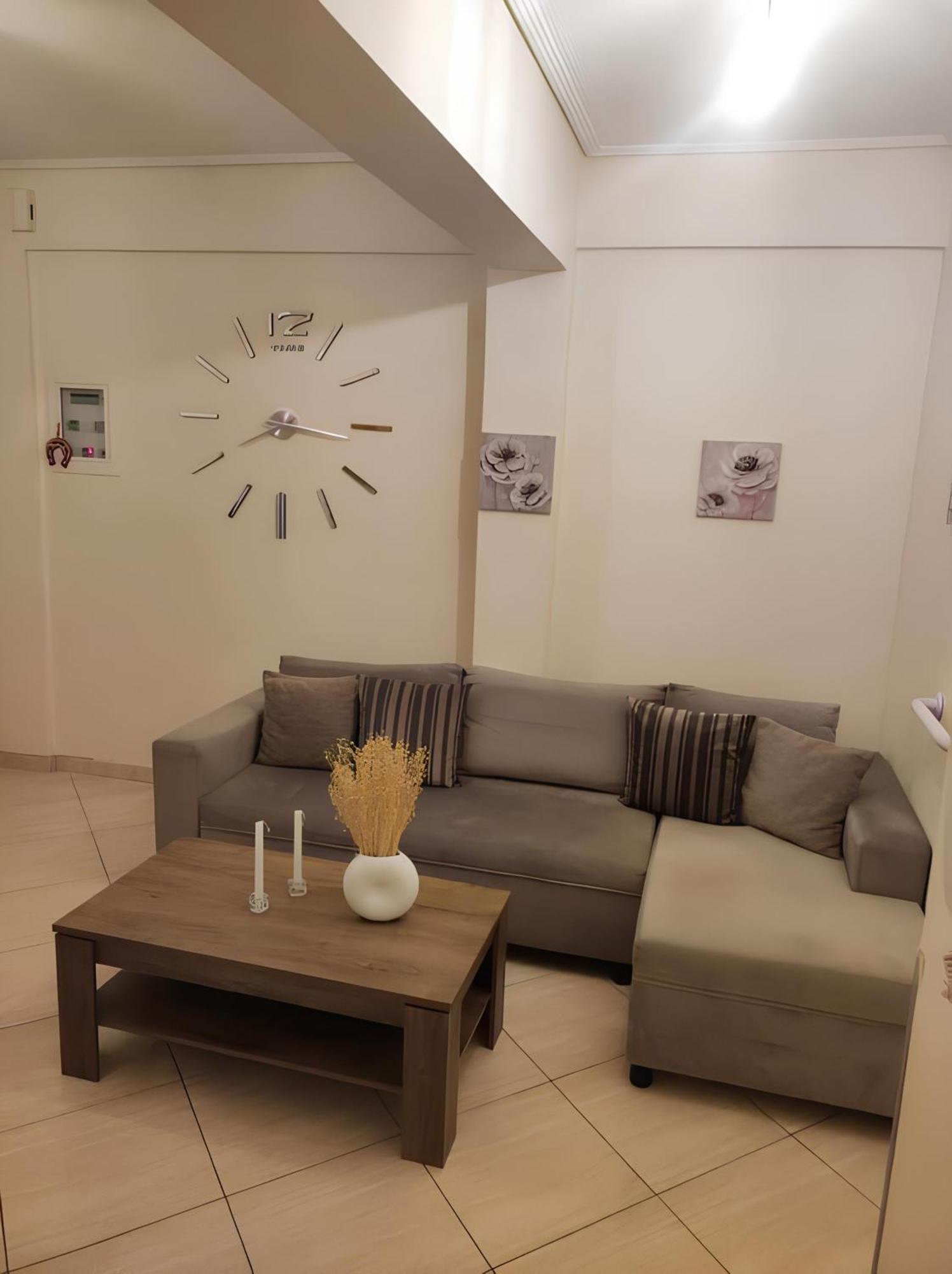 דירות טריקלה Ομορφο Διαμερισμα Στο Κεντρο Της Πολης Με Παρκιν מראה חיצוני תמונה