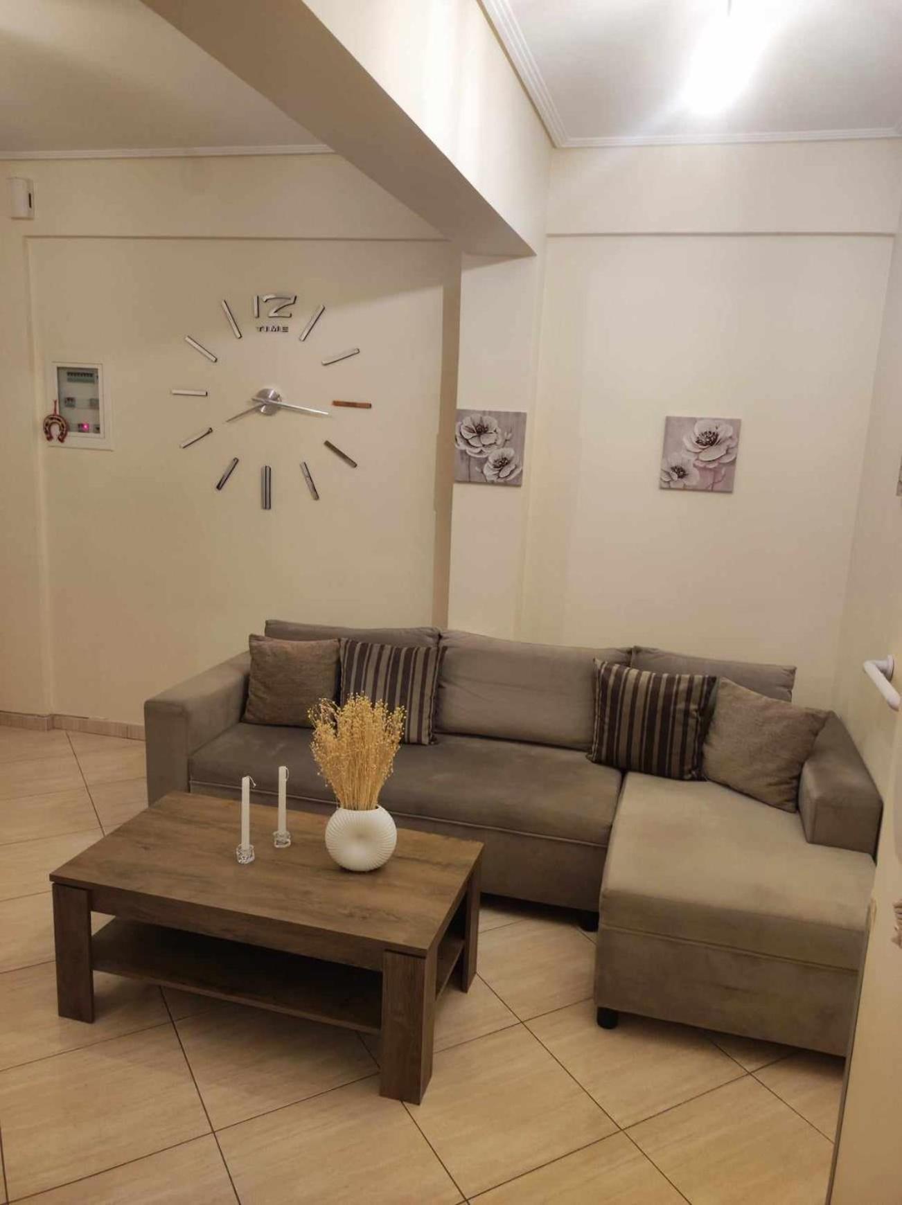 דירות טריקלה Ομορφο Διαμερισμα Στο Κεντρο Της Πολης Με Παρκιν מראה חיצוני תמונה